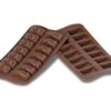 Moule Silicone Pour Chocolat - 14 Rectangles Ondulés - Easy Choc - Silikomart -Magasin De Cuisine À Domicile moule chocolat easy choc 14 rectangle ondule 1 main 800