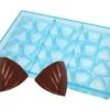Moule Chocolat - 28 Triangles Striés -Magasin De Cuisine À Domicile moule chocolat triangle strie 1 main 800